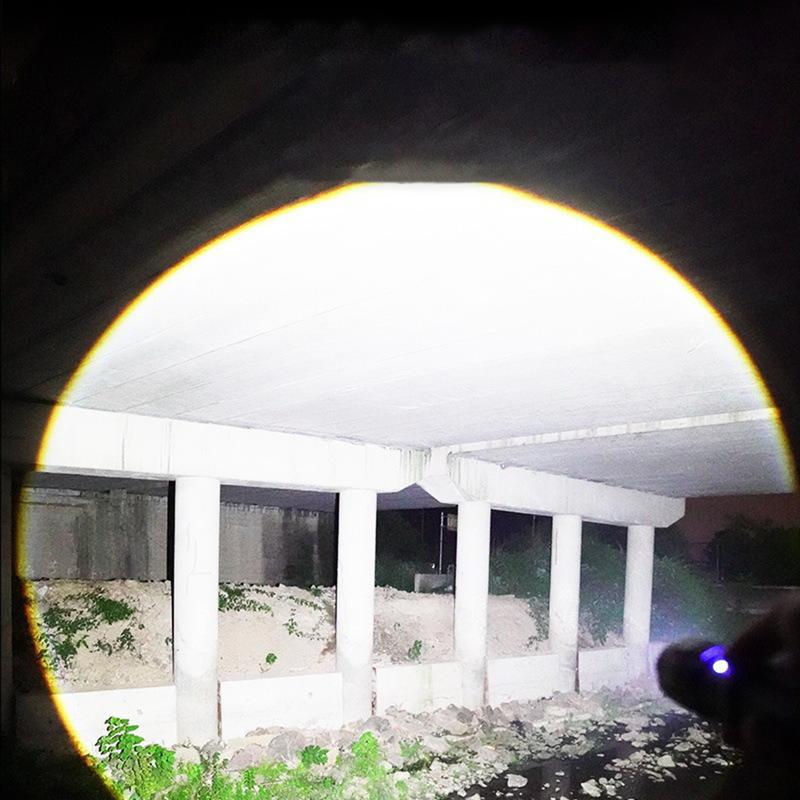 Taktisk lommelygte med powerbank-funktion