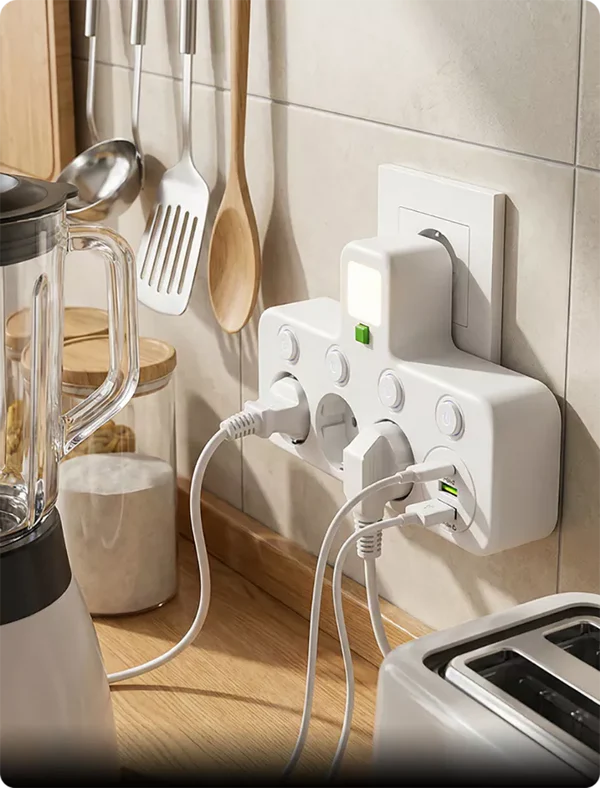 Flerports EU-stikkontaktadapter