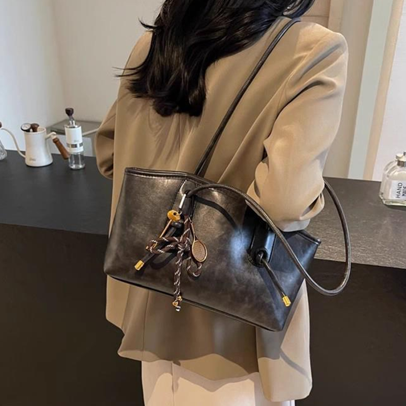 Skuldertaske i vegansk læder