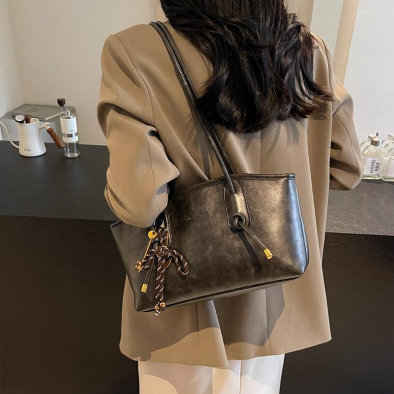 Skuldertaske i vegansk læder