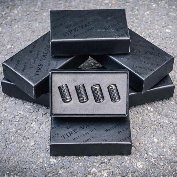 Luksus ventilhættesæt i kulfiberstil – Kulfiberlook – Universel til bil, motorcykel og cykel – Sporty hjulbeskyttelse – [4 stk.]