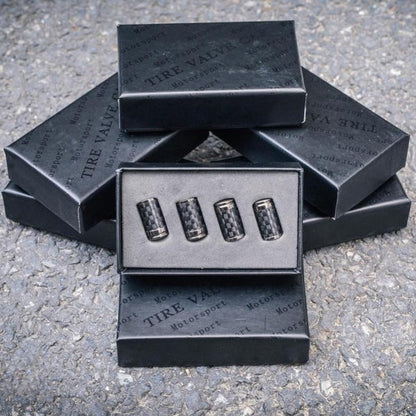 Luksus ventilhættesæt i kulfiberstil – Kulfiberlook – Universel til bil, motorcykel og cykel – Sporty hjulbeskyttelse – [4 stk.]